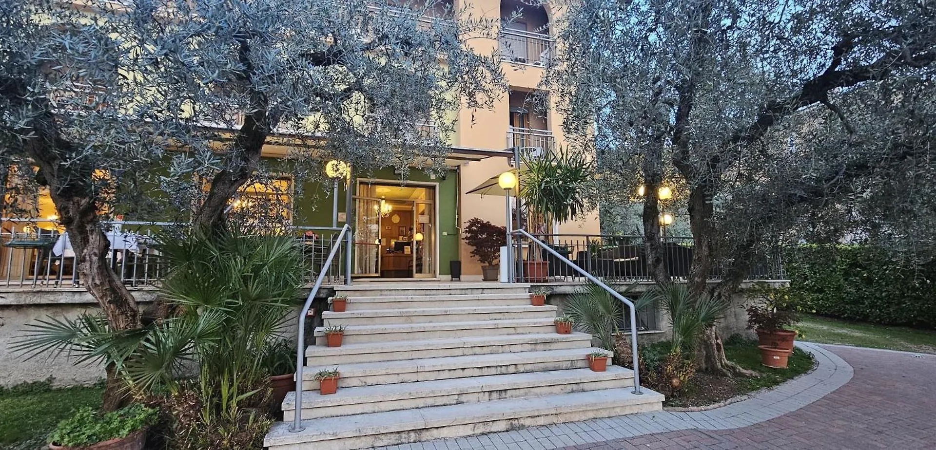 Hotel Garden Torri Del Benaco 2*,  Italy