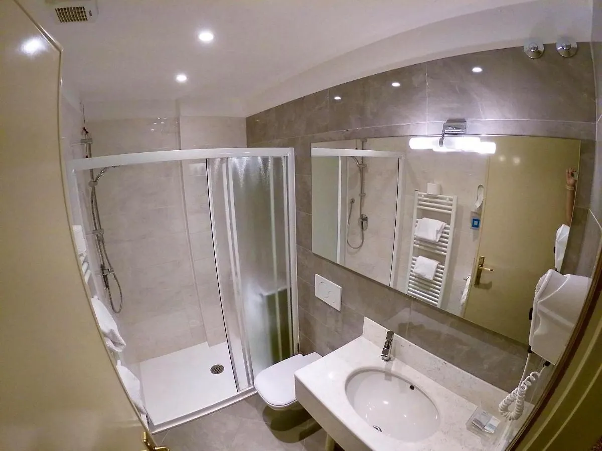 **  Hotel Garden Torri Del Benaco Italy